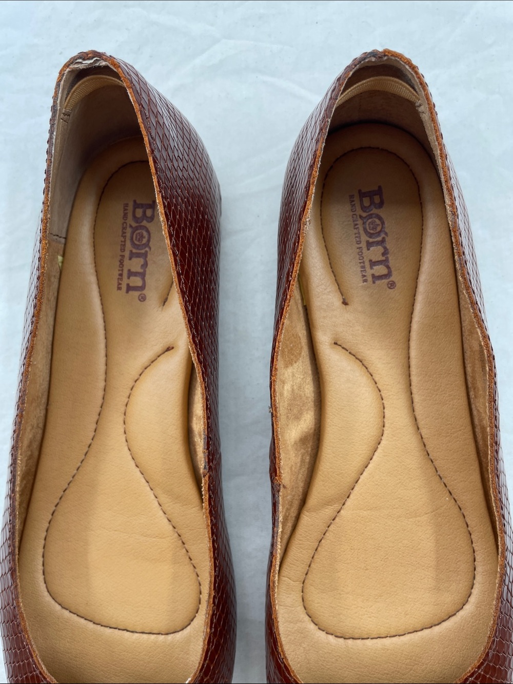 NEW! Born Hand Crafted Leather Dark Burgundy Textured Ballet Flats. 9M. - Picture 4 of 10